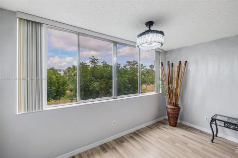 Condo in Lake Worth, Florida, 3 bedrooms  № 1709077 - photo 6
