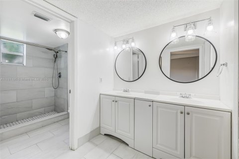 Condo in Lake Worth, Florida, 3 bedrooms  № 1709077 - photo 19