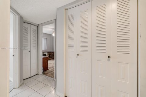 Condo in Lake Worth, Florida, 3 bedrooms  № 1709077 - photo 25