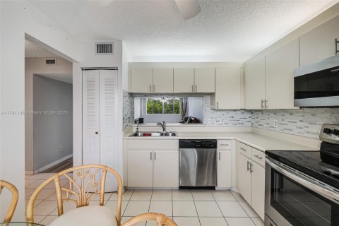 Condo in Lake Worth, Florida, 3 bedrooms  № 1709077 - photo 14