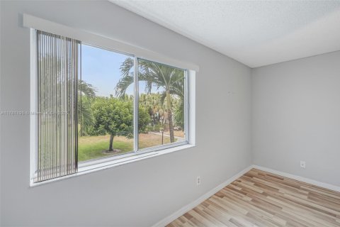 Condo in Lake Worth, Florida, 3 bedrooms  № 1709077 - photo 30