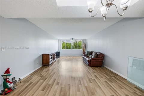 Condo in Lake Worth, Florida, 3 bedrooms  № 1709077 - photo 4