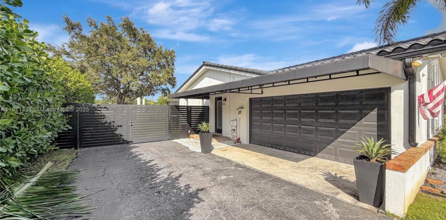 Immobilier commercial à Palmetto Bay, Floride 1 chambre, 47.01 m2 № 1968568