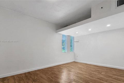 Immobilier commercial à louer à Palmetto Bay, Floride: 1 chambre, 47.01 m2 № 1968568 - photo 13