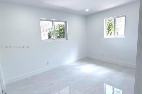 Villa ou maison à vendre à Miami, Floride: 4 chambres, 157 m2 № 2056682 - photo 11