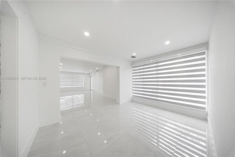 Villa ou maison à vendre à Miami, Floride: 4 chambres, 157 m2 № 2056682 - photo 20