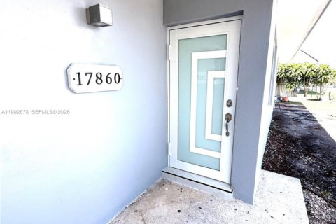 Villa ou maison à vendre à Miami, Floride: 4 chambres, 157 m2 № 2056682 - photo 2