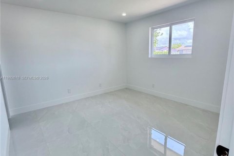 Villa ou maison à vendre à Miami, Floride: 4 chambres, 157 m2 № 2056682 - photo 19