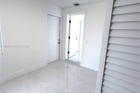 Villa ou maison à vendre à Miami, Floride: 4 chambres, 157 m2 № 2056682 - photo 16
