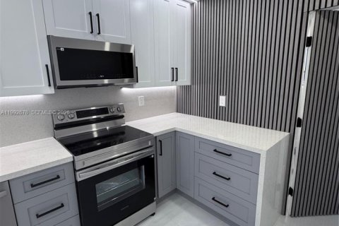 Villa ou maison à vendre à Miami, Floride: 4 chambres, 157 m2 № 2056682 - photo 7