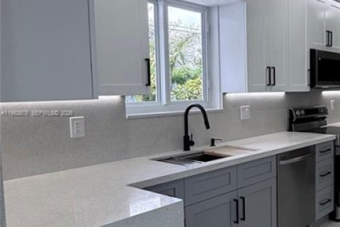 Villa ou maison à vendre à Miami, Floride: 4 chambres, 157 m2 № 2056682 - photo 9