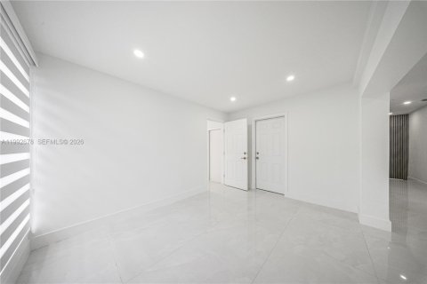 Villa ou maison à vendre à Miami, Floride: 4 chambres, 157 m2 № 2056682 - photo 21