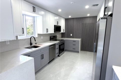 Villa ou maison à vendre à Miami, Floride: 4 chambres, 157 m2 № 2056682 - photo 10