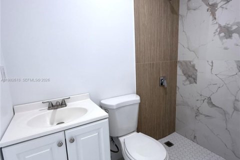 Villa ou maison à vendre à Miami, Floride: 4 chambres, 157 m2 № 2056682 - photo 17