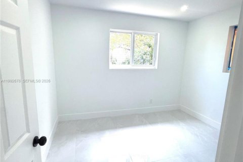 Villa ou maison à vendre à Miami, Floride: 4 chambres, 157 m2 № 2056682 - photo 13