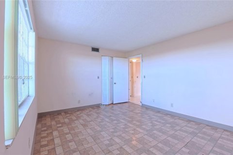 Copropriété à vendre à Dania Beach, Floride: 2 chambres, 110.55 m2 № 2034822 - photo 11