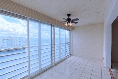 Copropriété à vendre à Dania Beach, Floride: 2 chambres, 110.55 m2 № 2034822 - photo 4