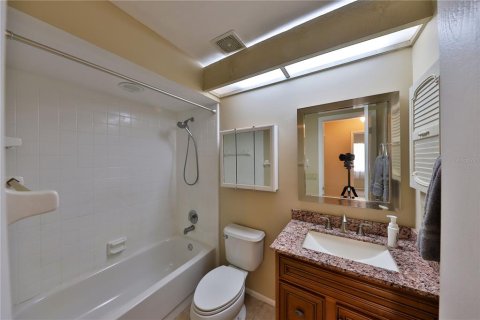 House in Winter Springs, Florida 3 bedrooms, 137.68 sq.m. № 1677918 - photo 12