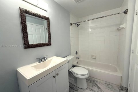 Condominio en venta en Fort Lauderdale, Florida, 1 dormitorio, 73.76 m2 № 1708069 - foto 12
