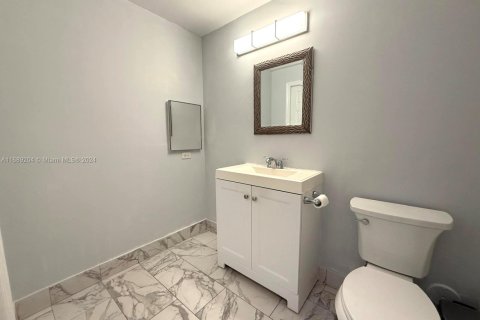 Condominio en venta en Fort Lauderdale, Florida, 1 dormitorio, 73.76 m2 № 1708069 - foto 13