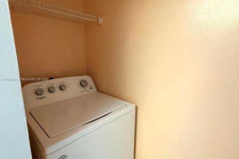 Condominio en venta en Fort Lauderdale, Florida, 1 dormitorio, 73.76 m2 № 1708069 - foto 15