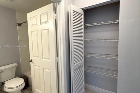 Condominio en venta en Fort Lauderdale, Florida, 1 dormitorio, 73.76 m2 № 1708069 - foto 11