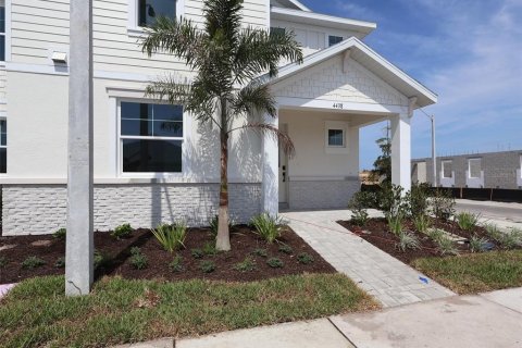Townhouse in Bradenton, Florida 3 bedrooms, 223.52 sq.m. № 2157475