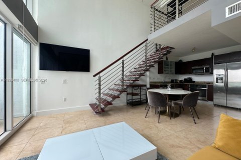 Condo in Miami, Florida, 1 bedroom № 2055454 - photo 3