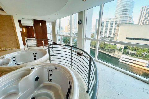 Condo in Miami, Florida, 1 bedroom № 2055454 - photo 22