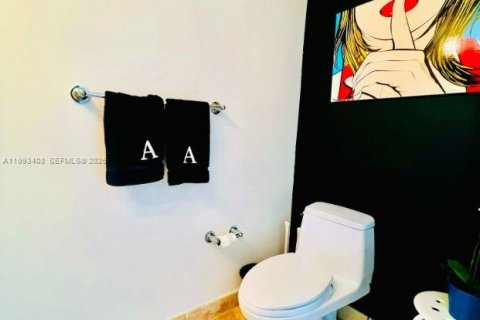 Condo in Miami, Florida, 1 bedroom № 2055454 - photo 9