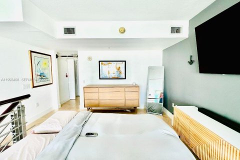 Condo in Miami, Florida, 1 bedroom № 2055454 - photo 11
