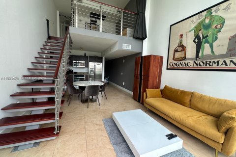 Condo in Miami, Florida, 1 bedroom № 2055454 - photo 2