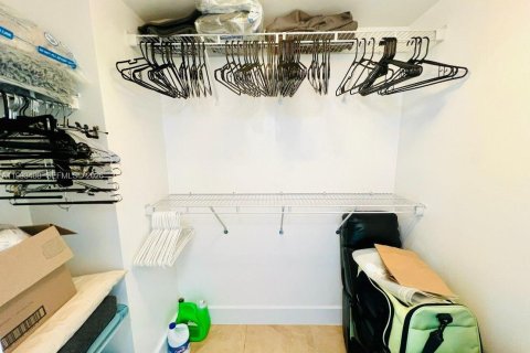 Condo in Miami, Florida, 1 bedroom № 2055454 - photo 16