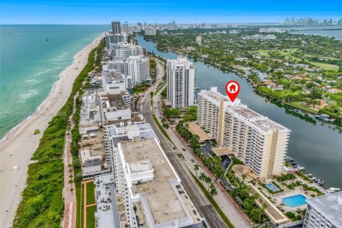 Снять в аренду кондоминиум в Майами-Бич, Флорида 2 спальни, 110.55м2, № 1989718 - фото 2