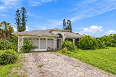 Villa ou maison à Port Charlotte, Floride 4 chambres, 214.7 m2 № 2361431