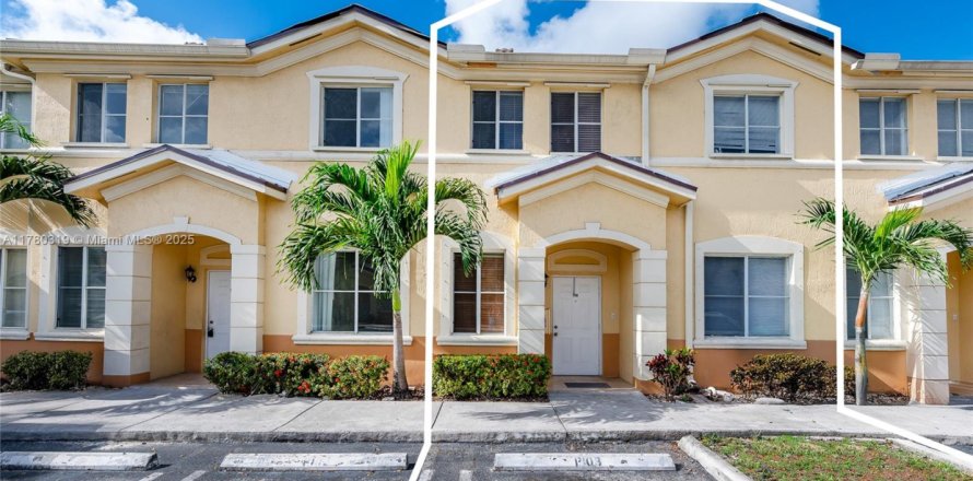 Condo à Hialeah, Floride, 4 chambres № 1708565