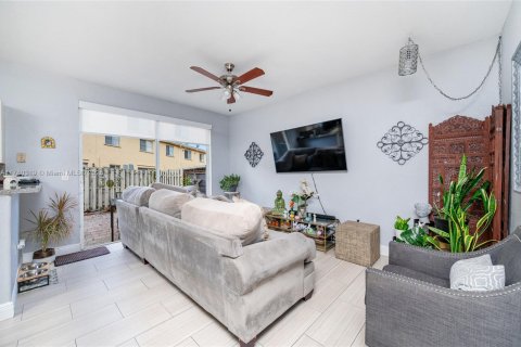 Copropriété à vendre à Hialeah, Floride: 4 chambres, 139.35 m2 № 1708565 - photo 4
