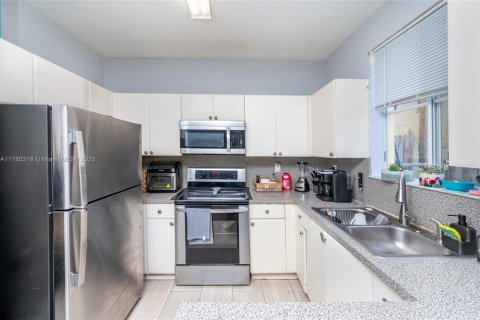 Copropriété à vendre à Hialeah, Floride: 4 chambres, 139.35 m2 № 1708565 - photo 2
