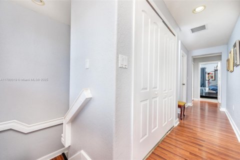 Copropriété à vendre à Hialeah, Floride: 4 chambres, 139.35 m2 № 1708565 - photo 10