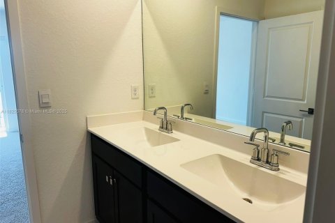 Townhouse in Homestead, Florida 4 bedrooms, 169.64 sq.m. № 1797672 - photo 11