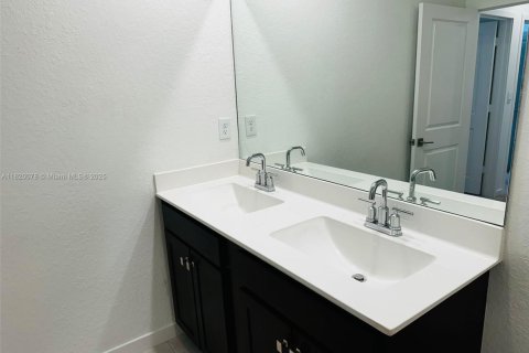 Townhouse in Homestead, Florida 4 bedrooms, 169.64 sq.m. № 1797672 - photo 10