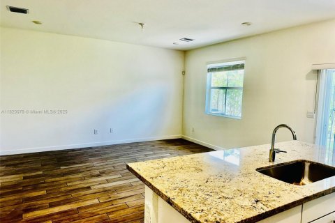Townhouse in Homestead, Florida 4 bedrooms, 169.64 sq.m. № 1797672 - photo 4