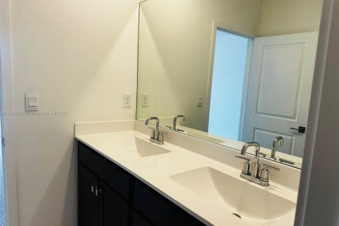 Townhouse in Homestead, Florida 4 bedrooms, 169.64 sq.m. № 1797672 - photo 7