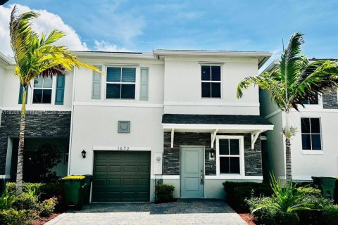 Townhouse in Homestead, Florida 4 bedrooms, 169.64 sq.m. № 1797672 - photo 1