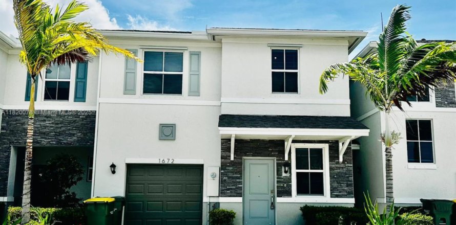 Townhouse in Homestead, Florida 4 bedrooms, 169.64 sq.m. № 1797672