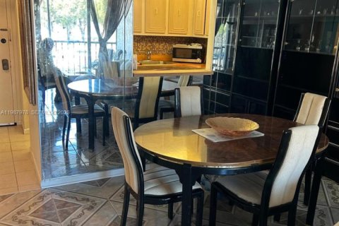 Condo in Lauderhill, Florida, 1 bedroom  № 2069572 - photo 9