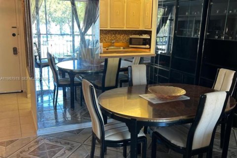 Condo in Lauderhill, Florida, 1 bedroom  № 2069572 - photo 13