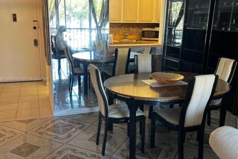 Condo in Lauderhill, Florida, 1 bedroom  № 2069572 - photo 11