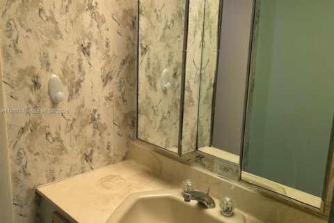 Condo in Lauderhill, Florida, 1 bedroom  № 2069572 - photo 21