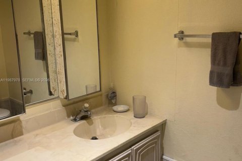 Condo in Lauderhill, Florida, 1 bedroom  № 2069572 - photo 25